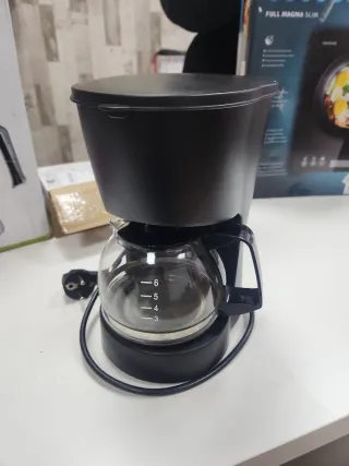 Cafetera de goteo negra .