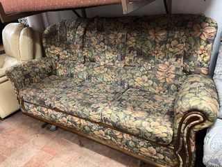 Sofá de tela con estampado floral