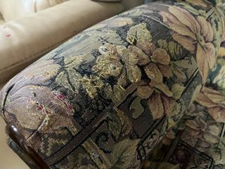 Sofá de tela con estampado floral