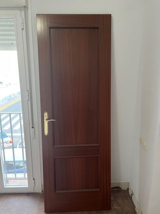 Puerta madera 3 ciegas + 1 cristalera