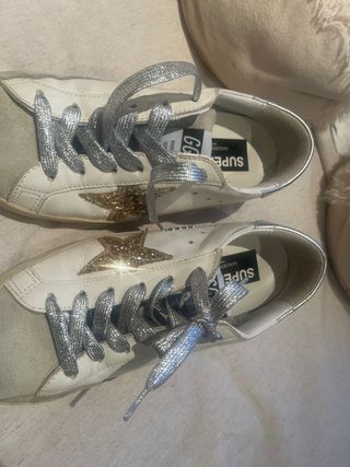 Golden Goose Sneakers Blancas y Doradas