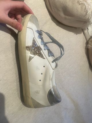 Golden Goose Sneakers Blancas y Doradas