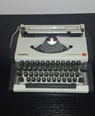 Máquina de escribir Olympia Traveller de Luxe