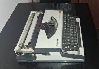 Máquina de escribir Olympia Traveller de Luxe