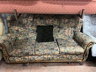Sofá de tela con estampado floral