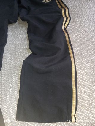 Pantalón Adidas Negro y Dorado RM