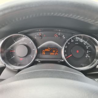 Peugeot 3008 1.6 EHDi AUTOMÁTICO POCOS KM