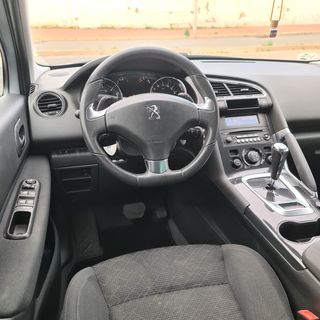 Peugeot 3008 1.6 EHDi AUTOMÁTICO POCOS KM