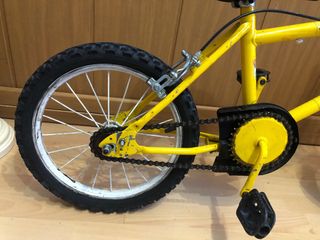 Bicicleta infantil amarilla