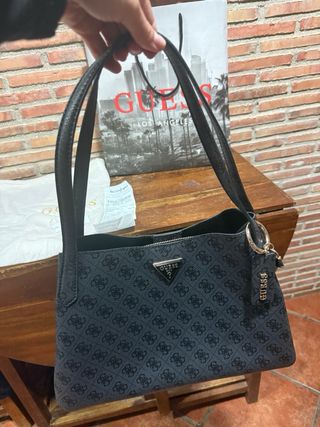 Bolso Guess Negro Monogram