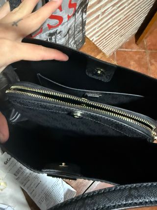 Bolso Guess Negro Monogram