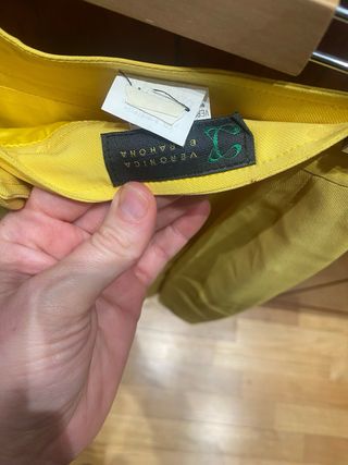 Faldas de vestir, tejidos y acabados buenos