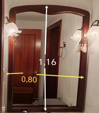 Espejo, con marco de madera maciza, con 2 apliques