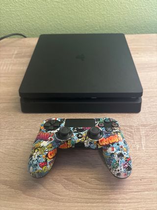 PS4 (PlayStation 4) Negra Slim