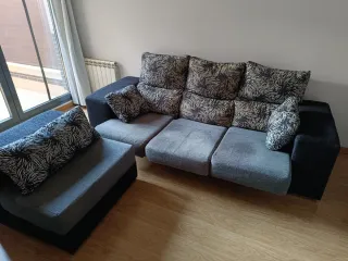 Sofá Chaiselongue y 4 Puffs. Recoger en domicilio