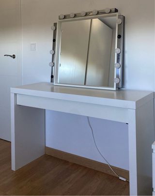 Toeletta con specchio e lampada LED in acciaio