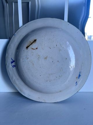 Plato antiguo decorado azul y verde de manises