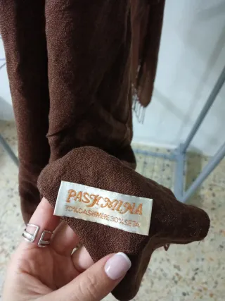 Bufanda grande marrón con flecos