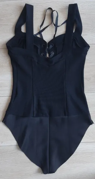 Body Bershka negro con cordones