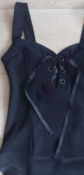 Body Bershka negro con cordones