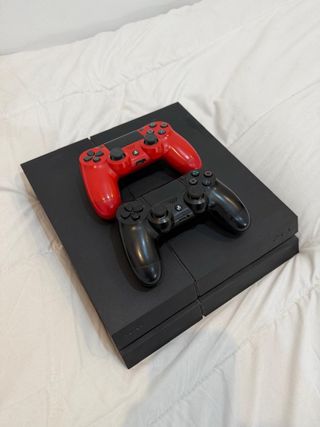 PS4 (PlayStation 4) con 2 mandos