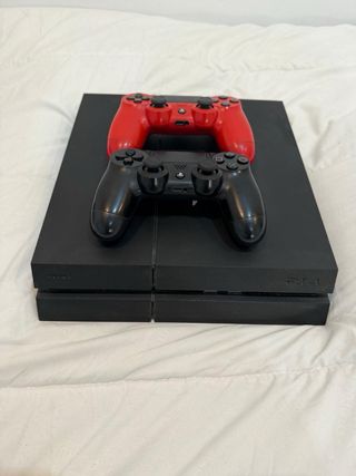 PS4 (PlayStation 4) con 2 mandos