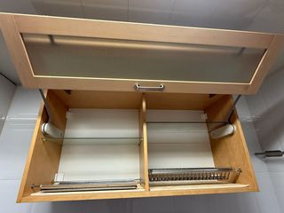 Mueble de cocina madera y cristal