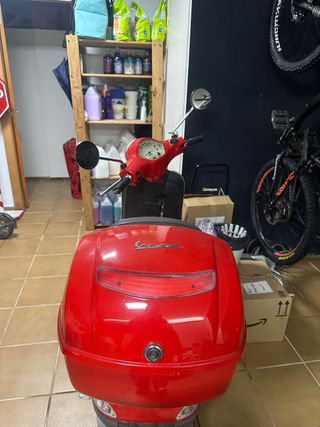 Vespa LX 50 Roja