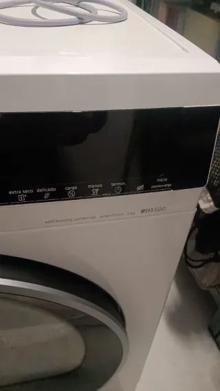 Secadora Siemens WQ45G2A0ES Blanca y negra