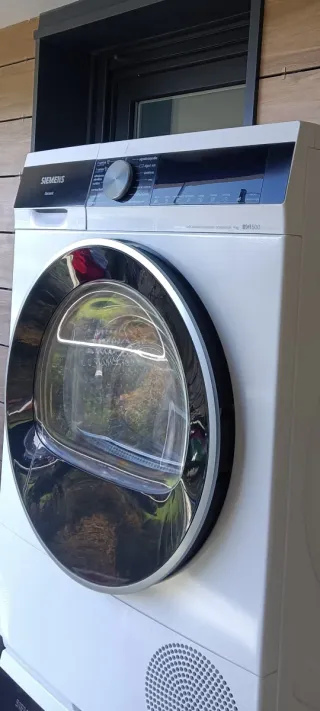 Secadora Siemens WQ45G2A0ES Blanca y negra