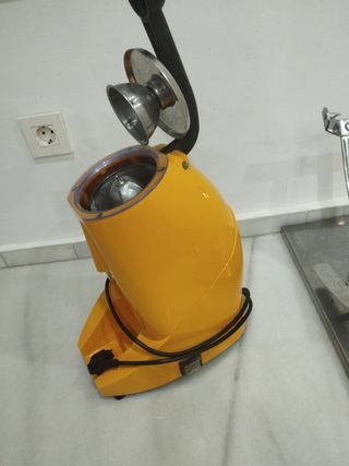 Exprimidor industrial amarillo
