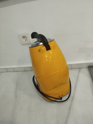 Exprimidor industrial amarillo