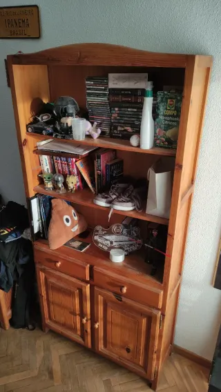 Estantería de madera maciza estilo rústico