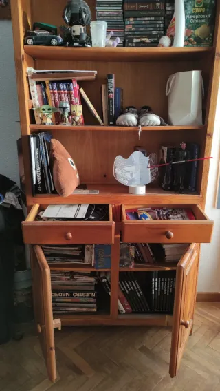 Estantería de madera maciza estilo rústico