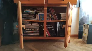 Estantería de madera maciza estilo rústico