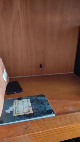 Estantería de madera maciza estilo rústico