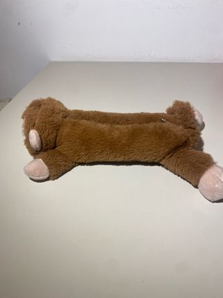 Estuche peludo con forma de mono