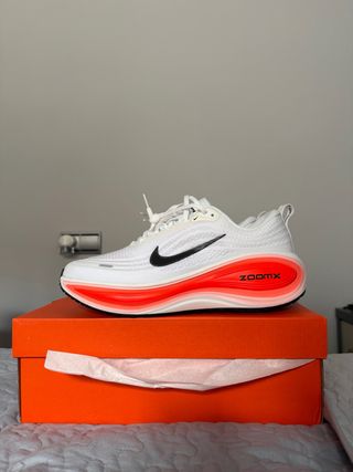 Nike Vomero Plus Rojo/Blanco talla 44