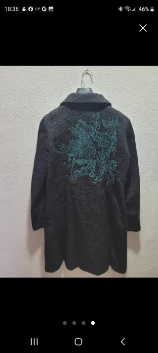 Abrigo marca  Desigual Negra