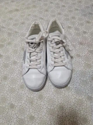 Zapatillas Blancas con Estrella Plateada