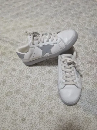 Zapatillas Blancas con Estrella Plateada