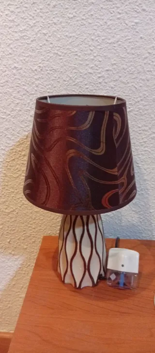 Lámpara de mesa tela y plástico