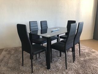 Mesa de cristal con 6 sillas negras - Envio gratis