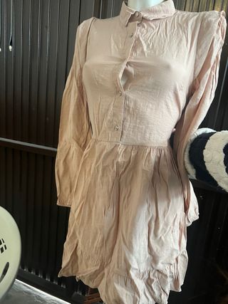 Vestido camisero rosa con volante