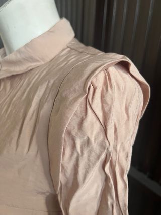 Vestido camisero rosa con volante