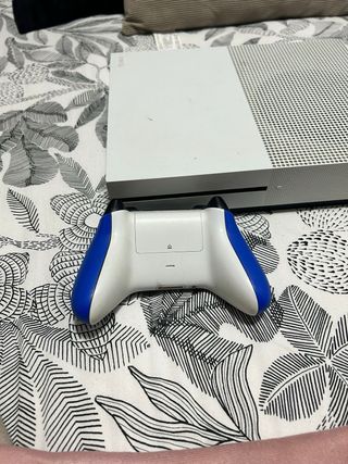 Xbox One S con controller blu