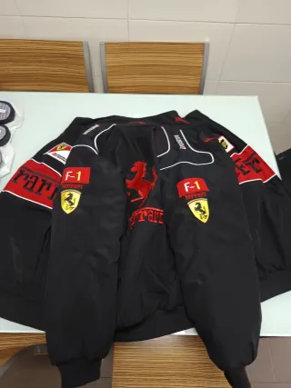 Chaqueta Ferrari Negra y Roja