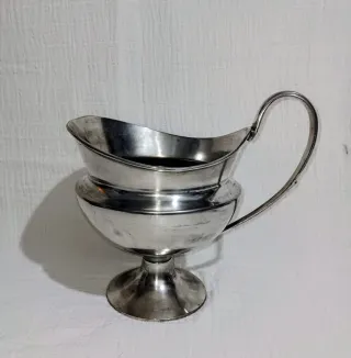 Jarra de peltre plateada