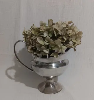 Jarra de peltre plateada