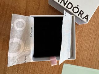 Bolsa y caja Pandora